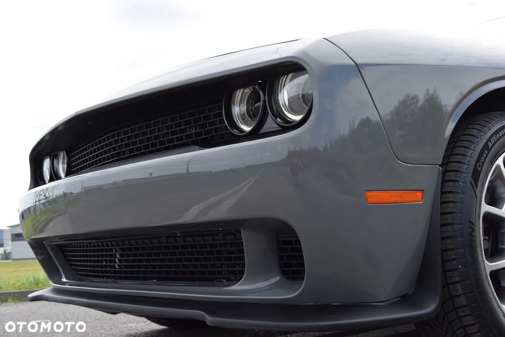 Dodge Challenger - 9