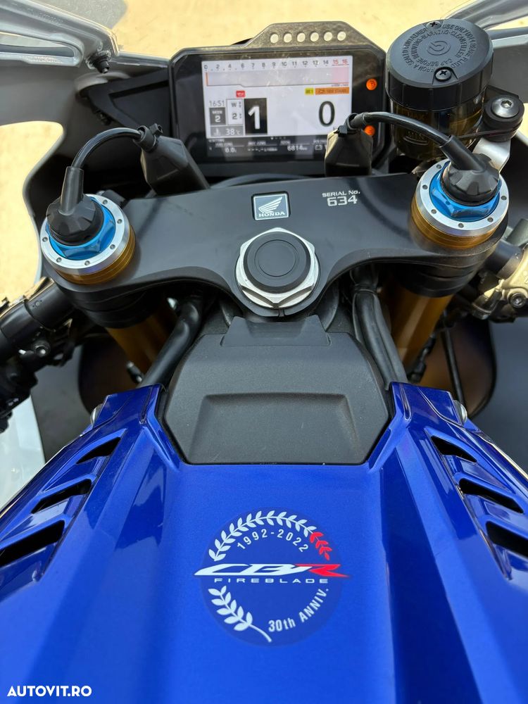 Honda CBR1000RR-R Fireblade SP 30th Anniversary - 8