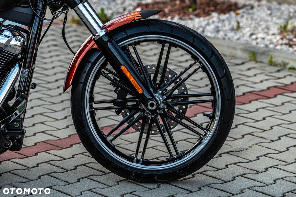 Harley-Davidson Softail Breakout - 37