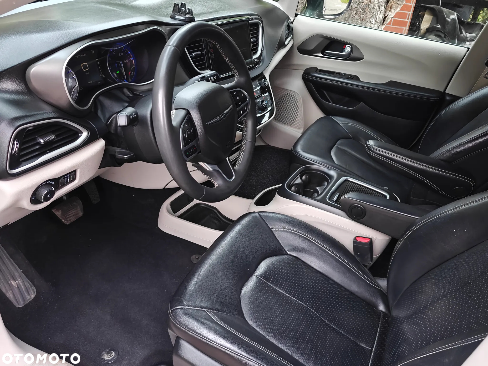 Chrysler Pacifica - 6