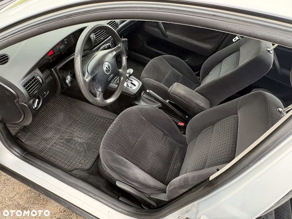 Volkswagen Passat - 21