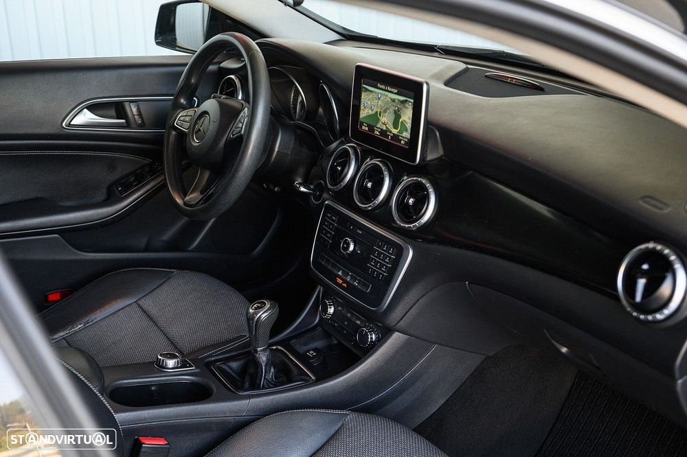 Mercedes-Benz CLA 180 d Shooting Brake Urban - 18