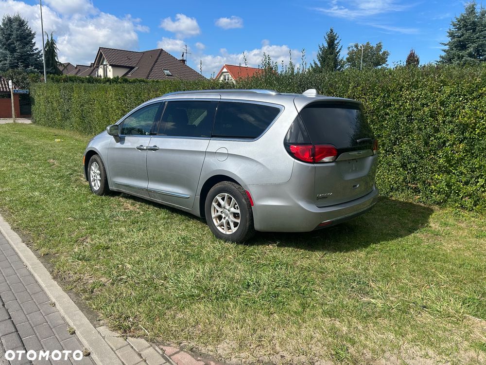 Chrysler Pacifica - 5