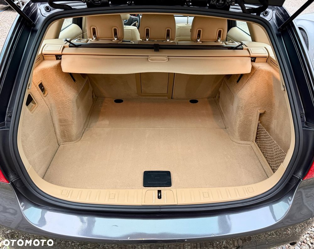 BMW Seria 3 330xd DPF Touring - 32