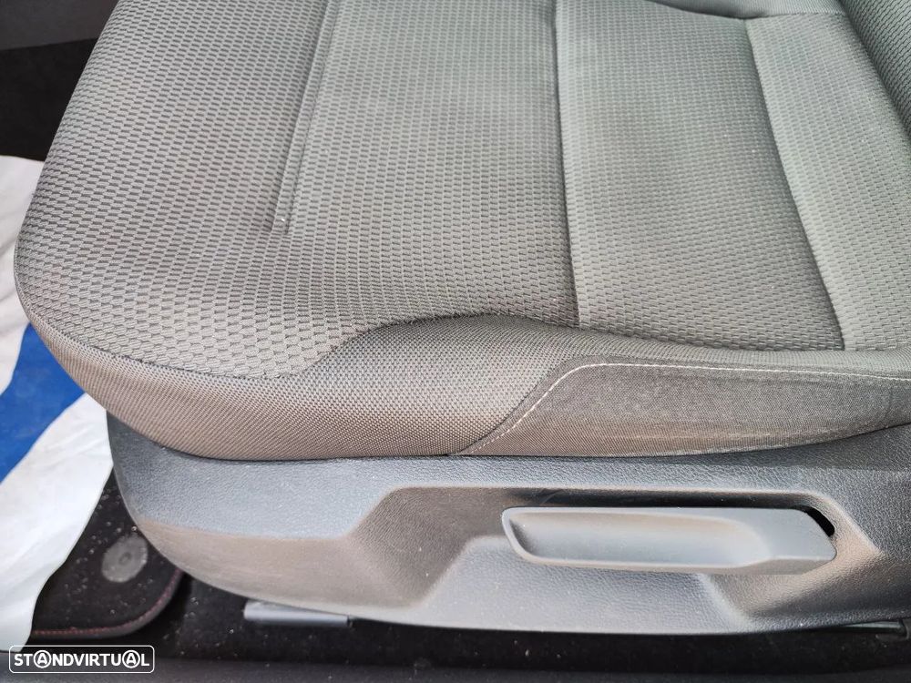 VW Golf 1.6 TDI Confortline - 10