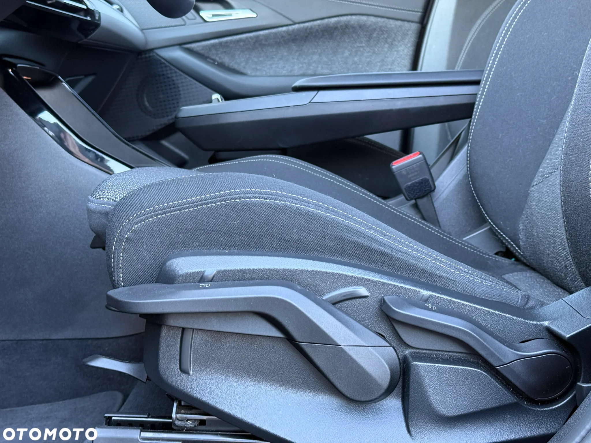 BMW Seria 2 218i - 17