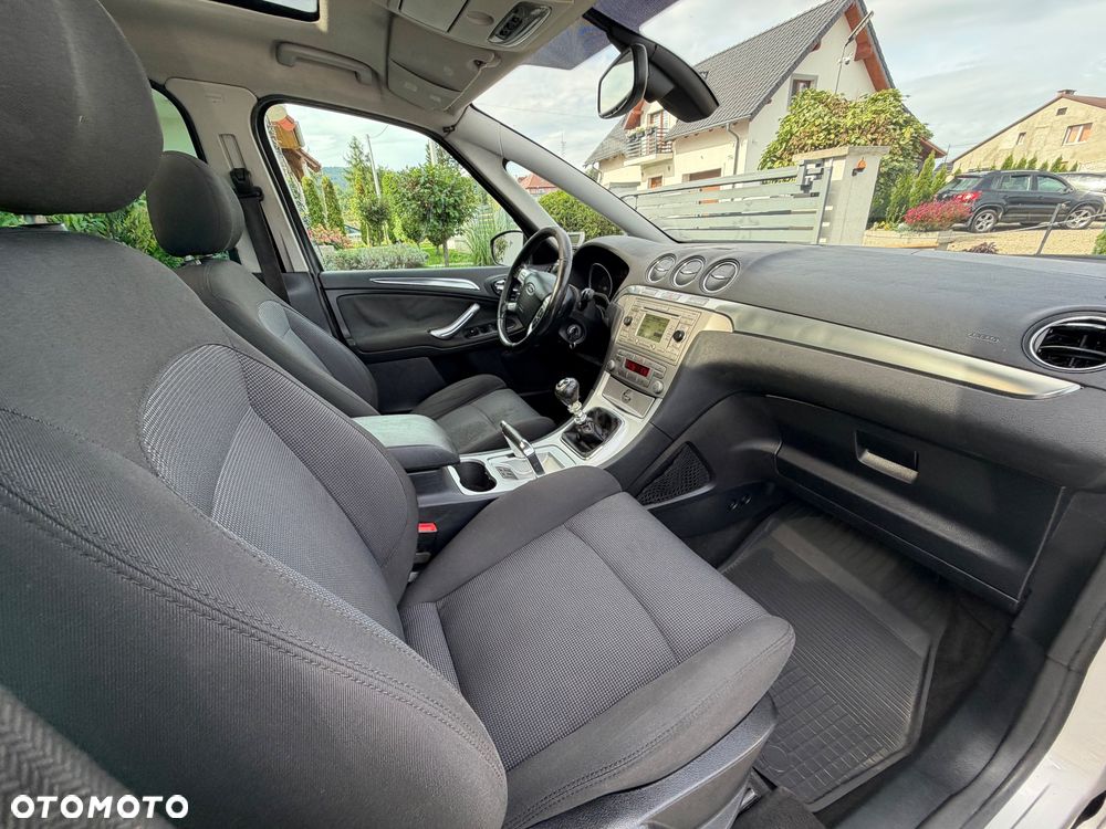 Ford S-Max - 13