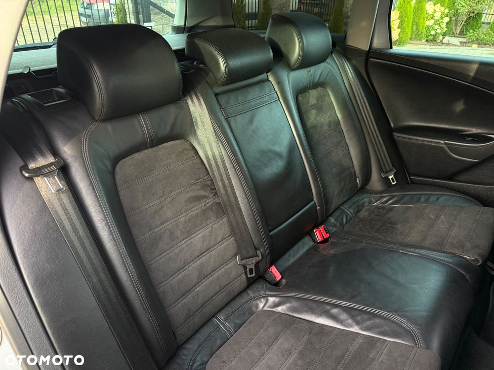 Volkswagen Passat - 12