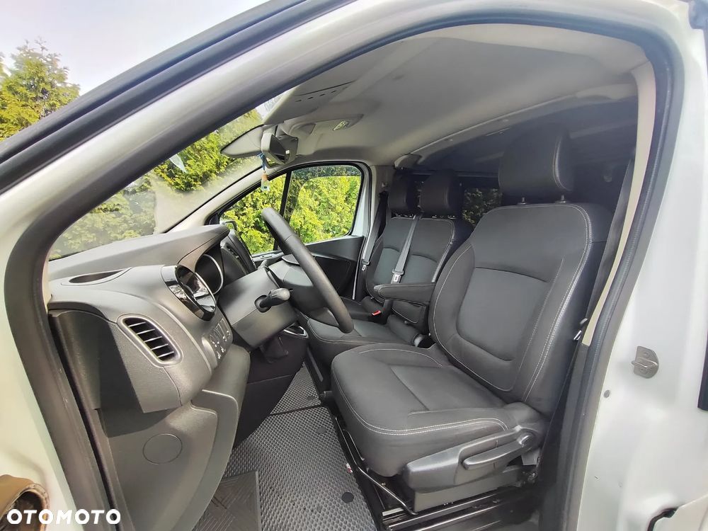 Renault Trafic 2.0 dCi - 9