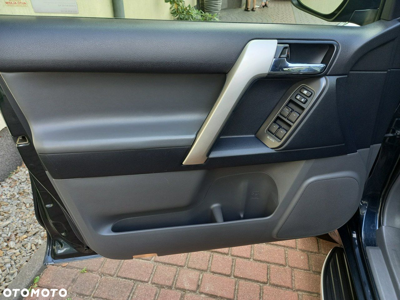 Toyota Land Cruiser - 30
