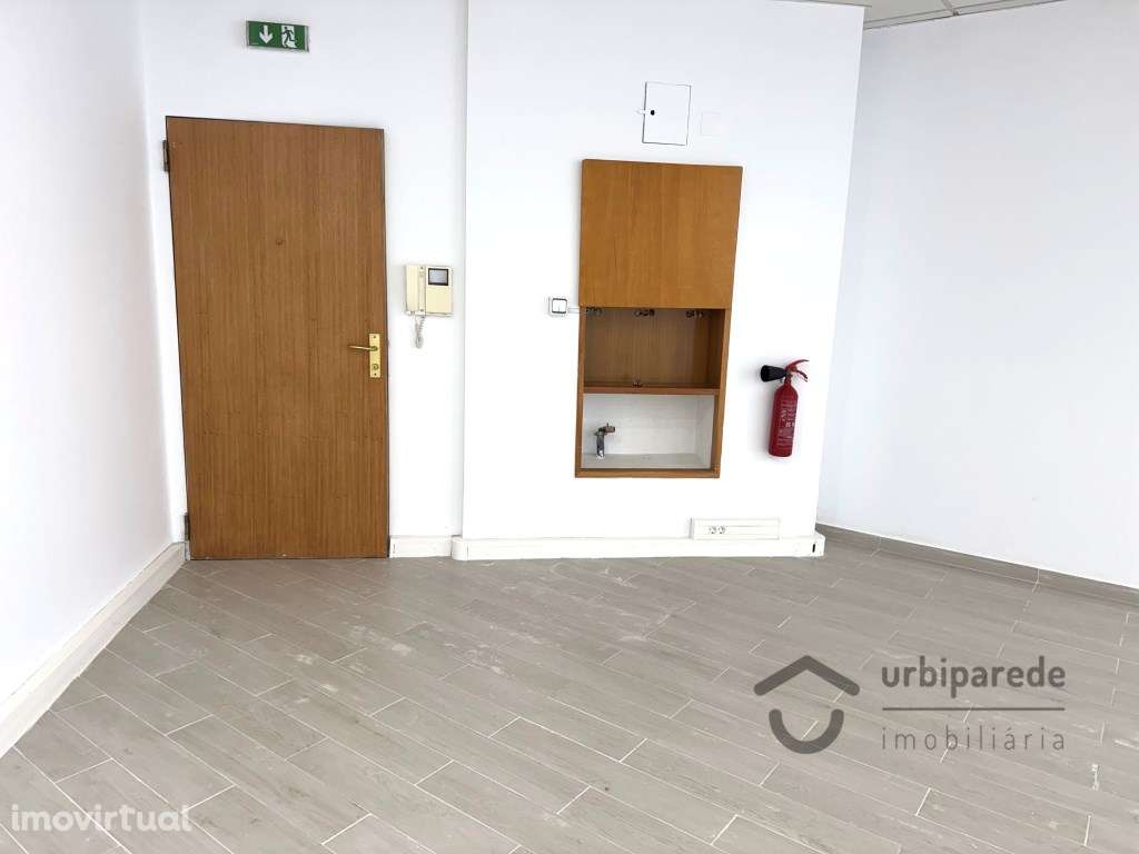 Escritório no Moinho das Antas totalmente remodelado - Grande imagem: 4/19