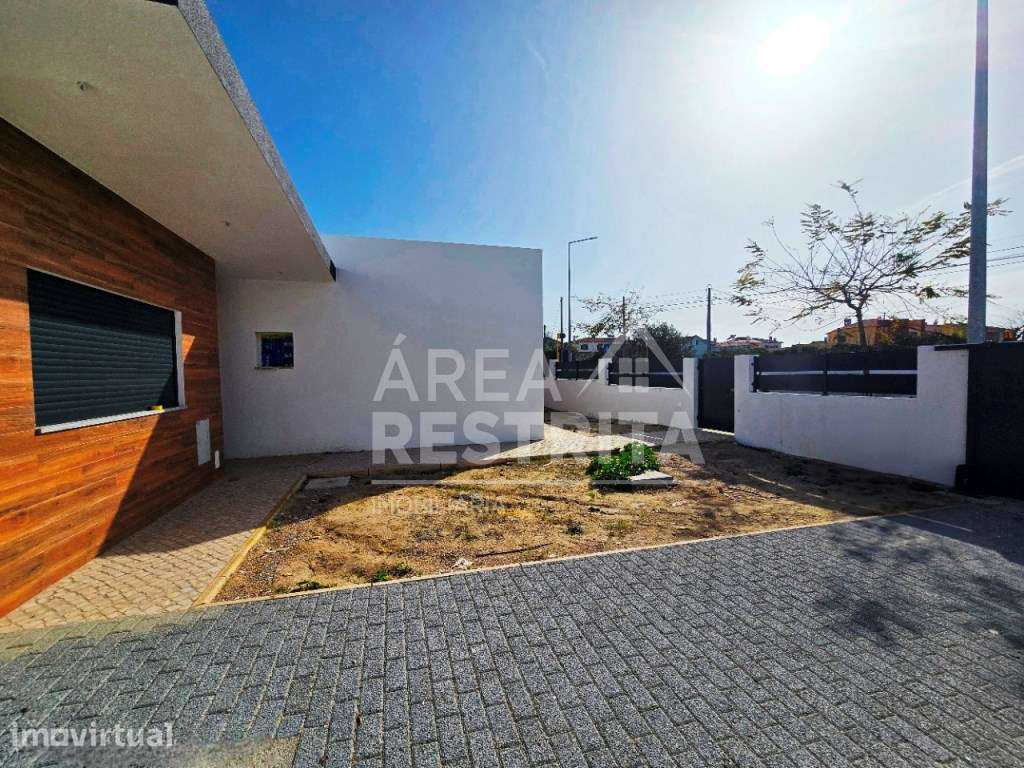 Moradia Isolada T3, c/Piscina e Garagem em Brejos Azeitão - Grande imagem: 2/38