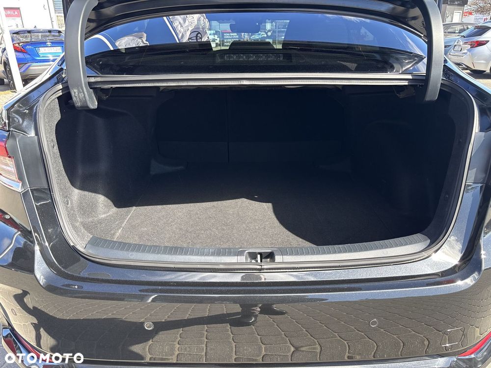 Toyota Corolla 1.8 Hybrid Style - 13