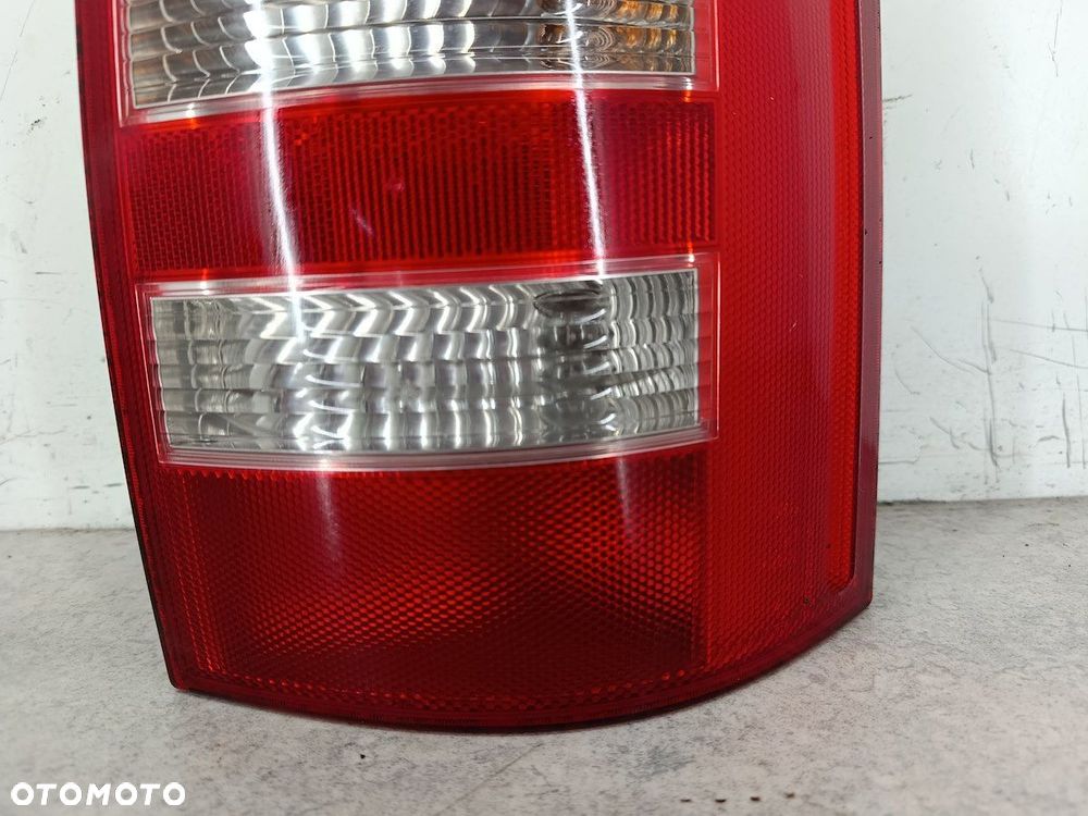 LAMPA TYLNA PRAWA AUDI A2 8Z 8Z0945096 286602 HATCHBACK - 2