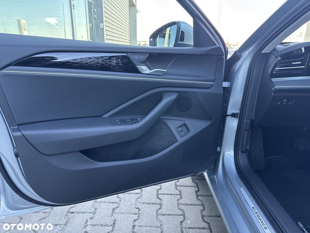 Volkswagen Passat - 11