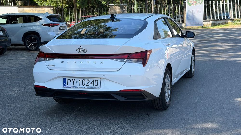 Hyundai Elantra 1.6 Modern - 24