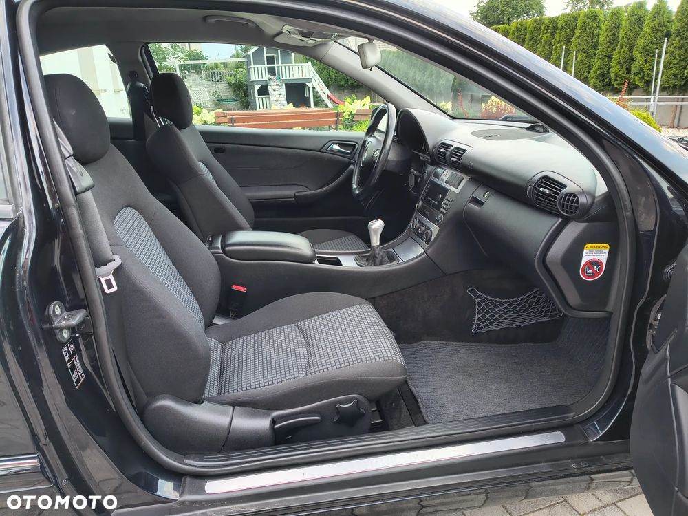 Mercedes-Benz Klasa C 180 Kompressor Sport Edition - 17
