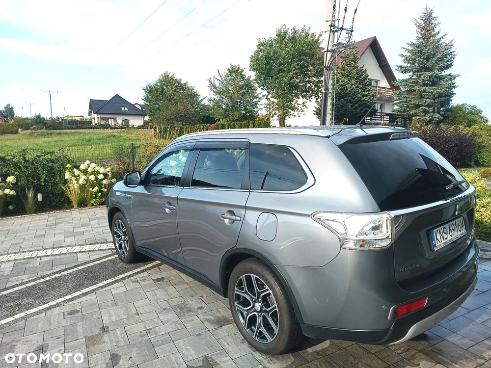 Mitsubishi Outlander Instyle NAVI + - 4