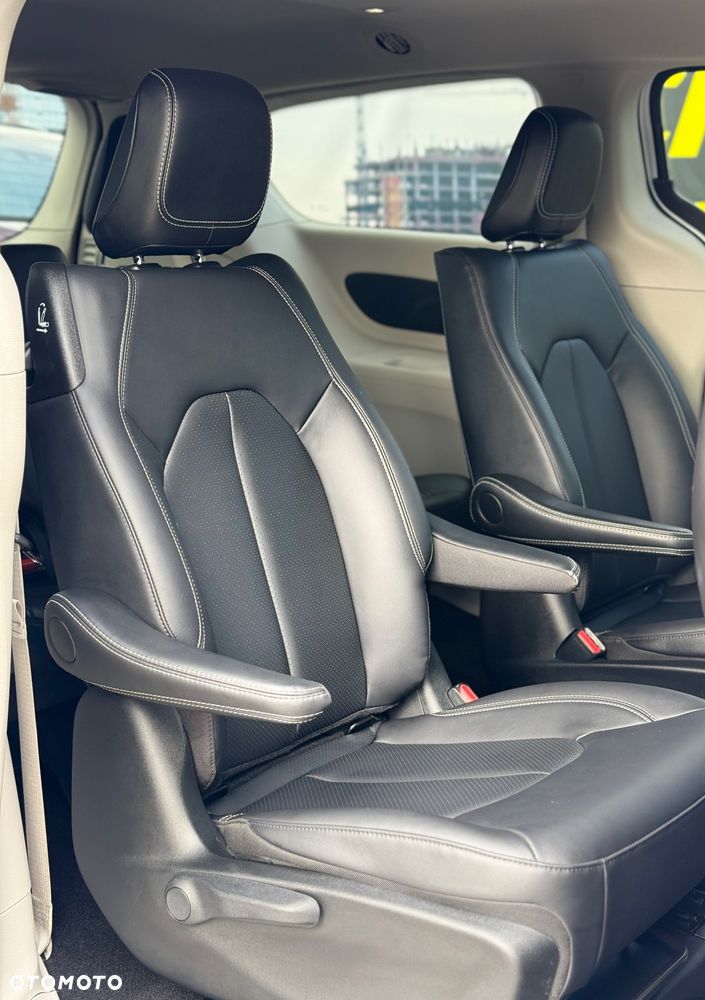 Chrysler Pacifica - 20