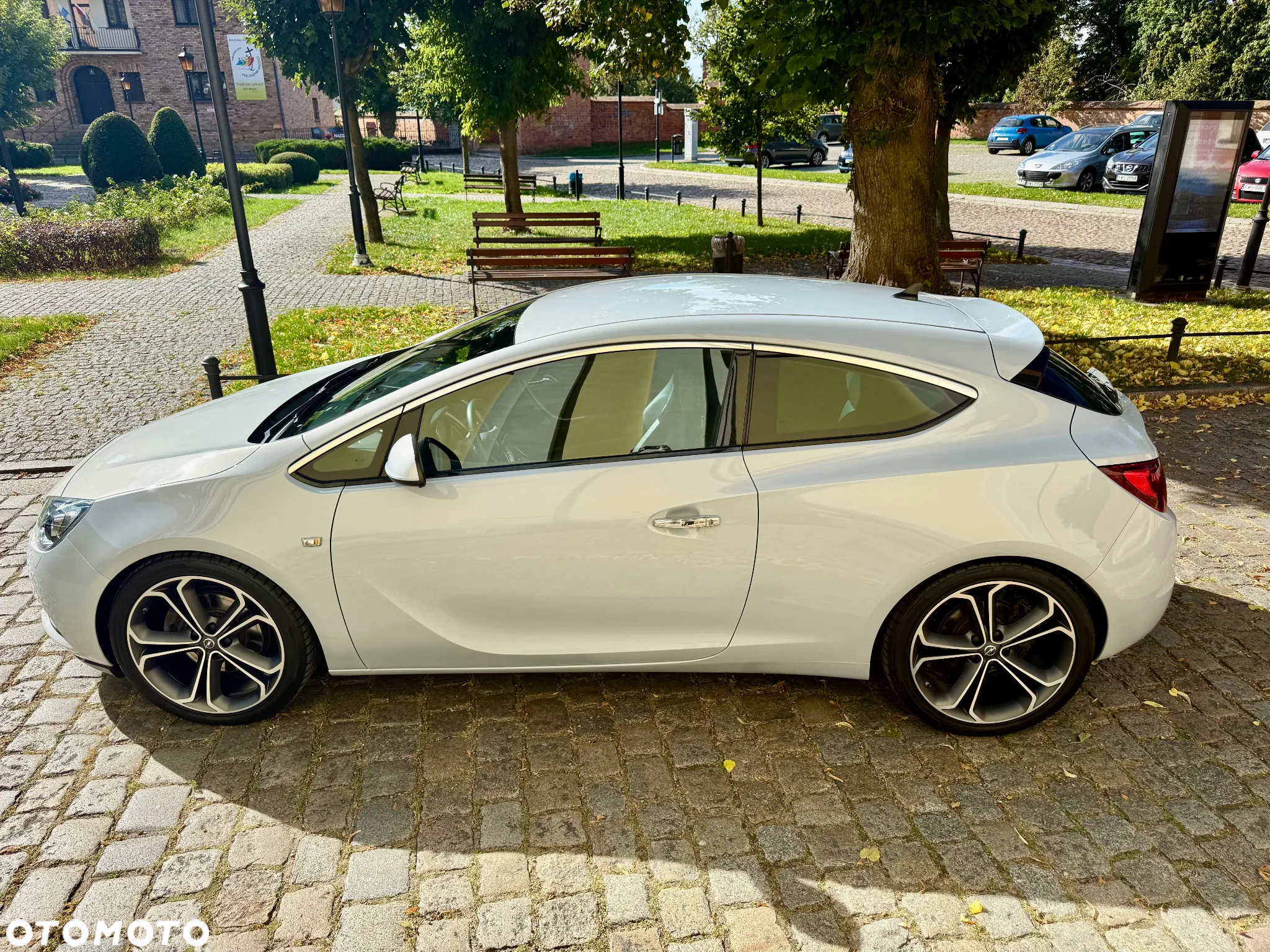 Opel Astra IV GTC 1.4 T Sport S&S EU6 - 13