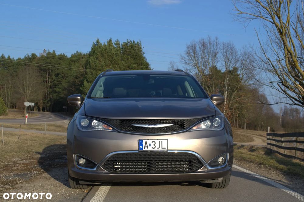 Chrysler Pacifica - 19