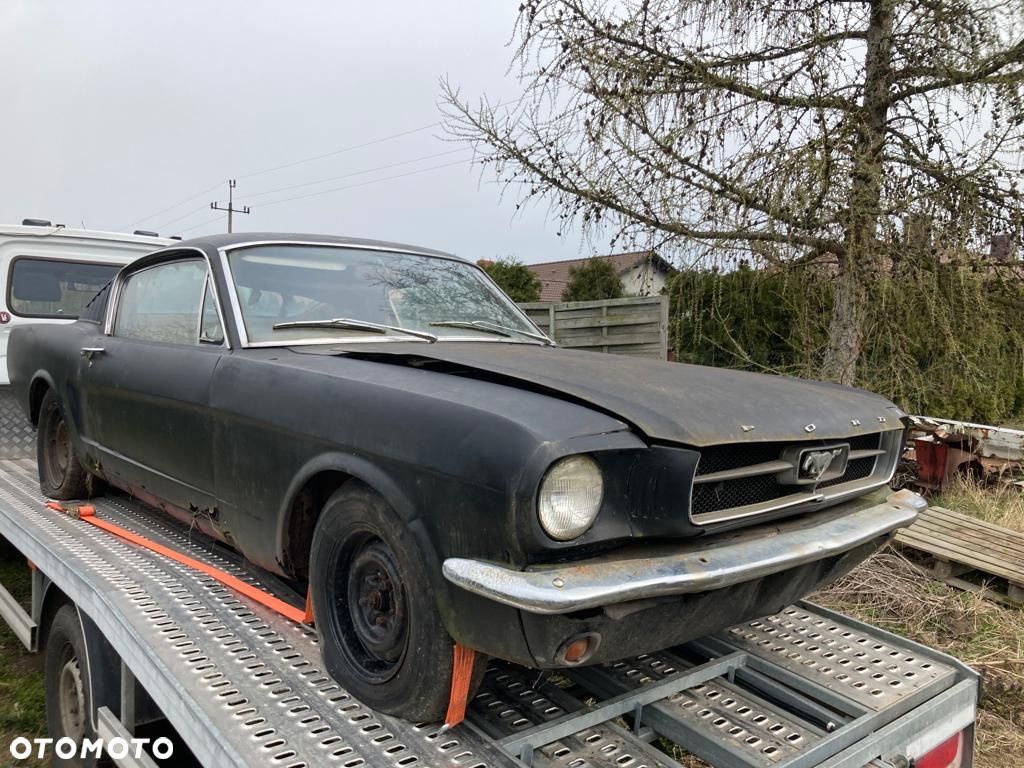 Ford Mustang - 1