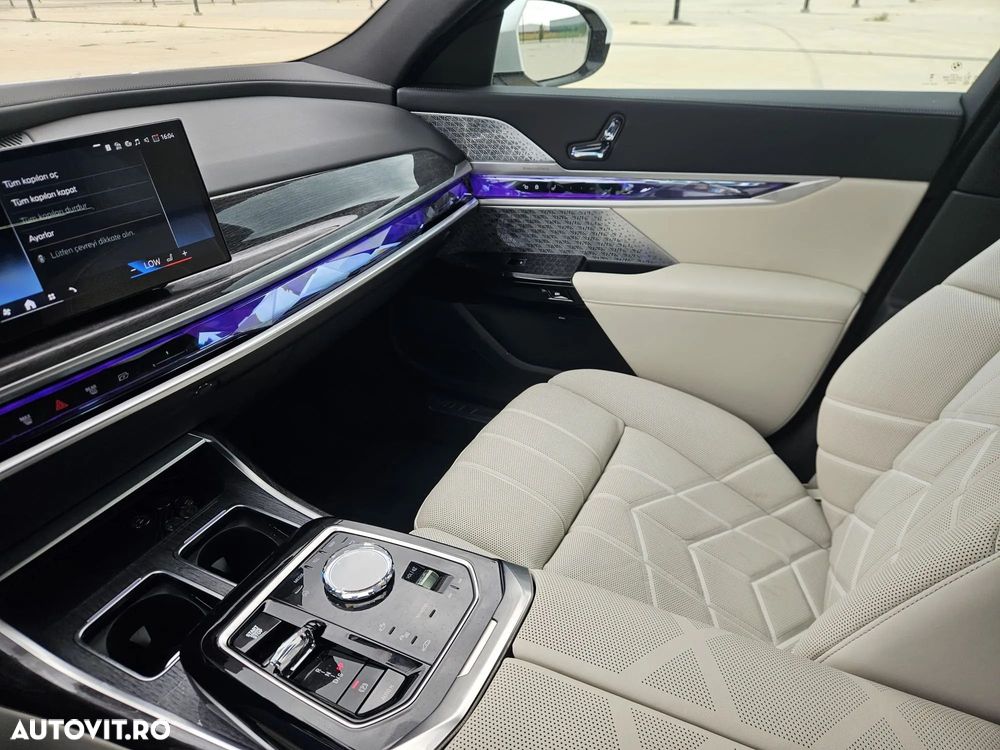 BMW Seria 7 740d xDrive MHEV - 28
