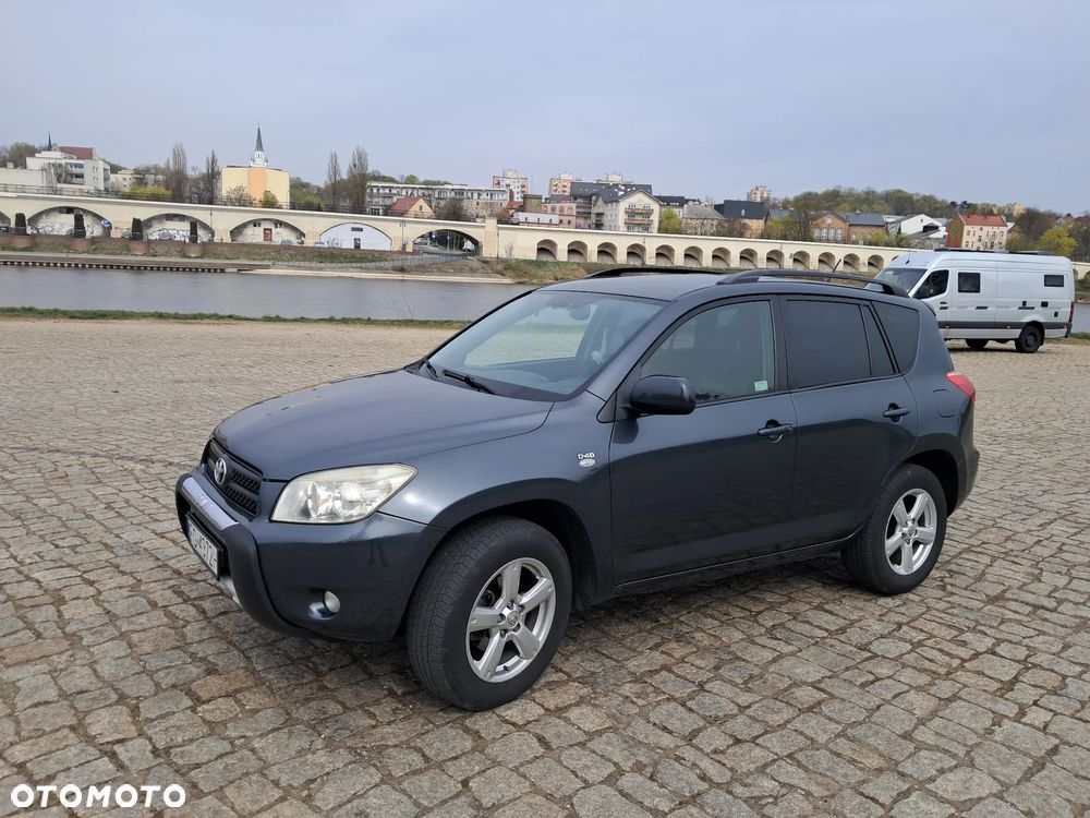 Toyota RAV4 - 1