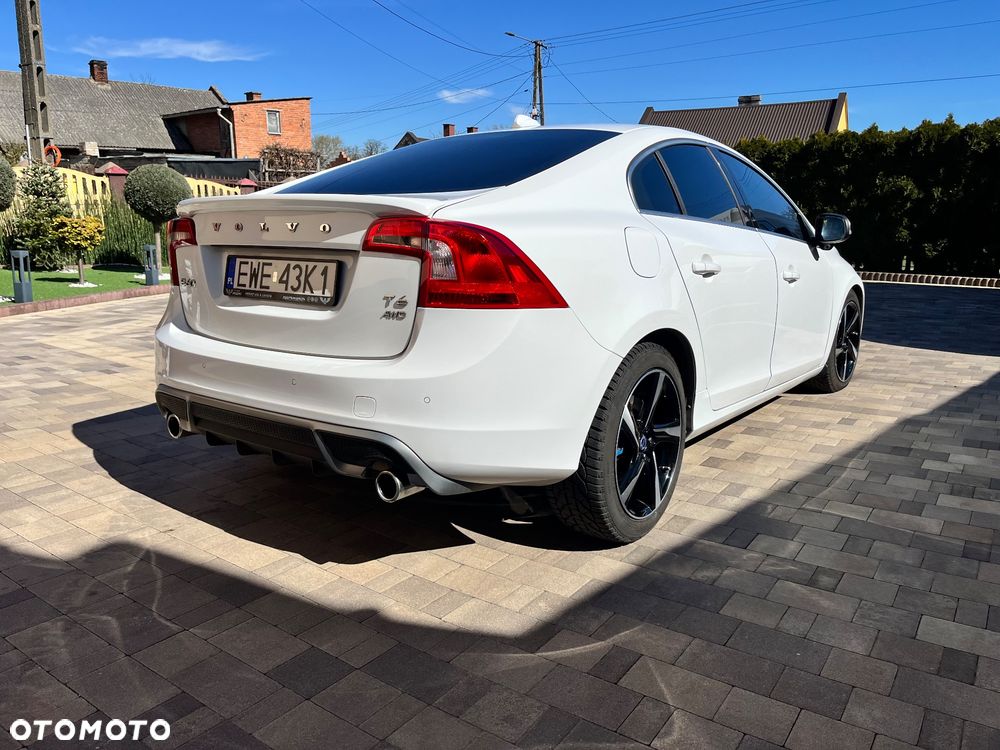 Volvo S60 T6 AWD R-Design - 4