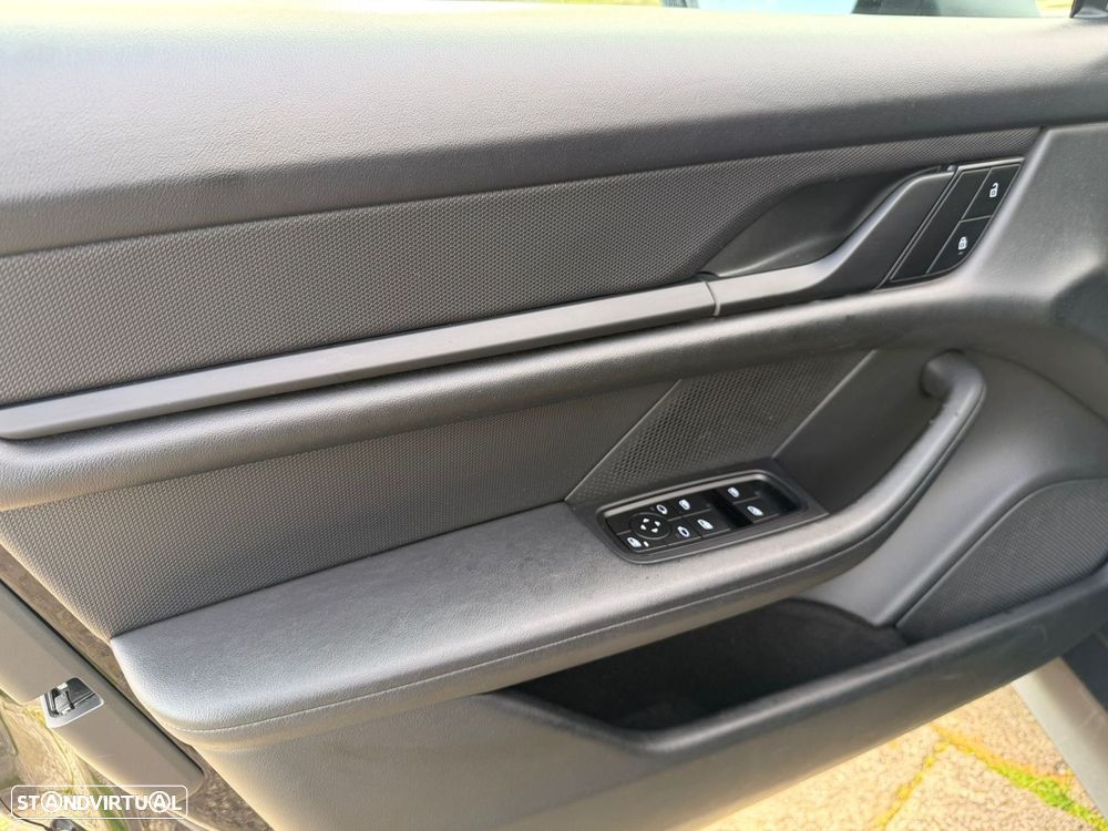 Porsche Taycan Standard - 18