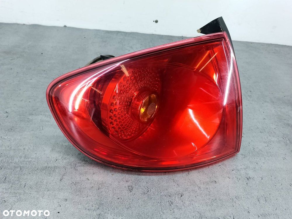 LAMPA TYLNA LEWA SEAT ALTEA 5P0945095D - 1
