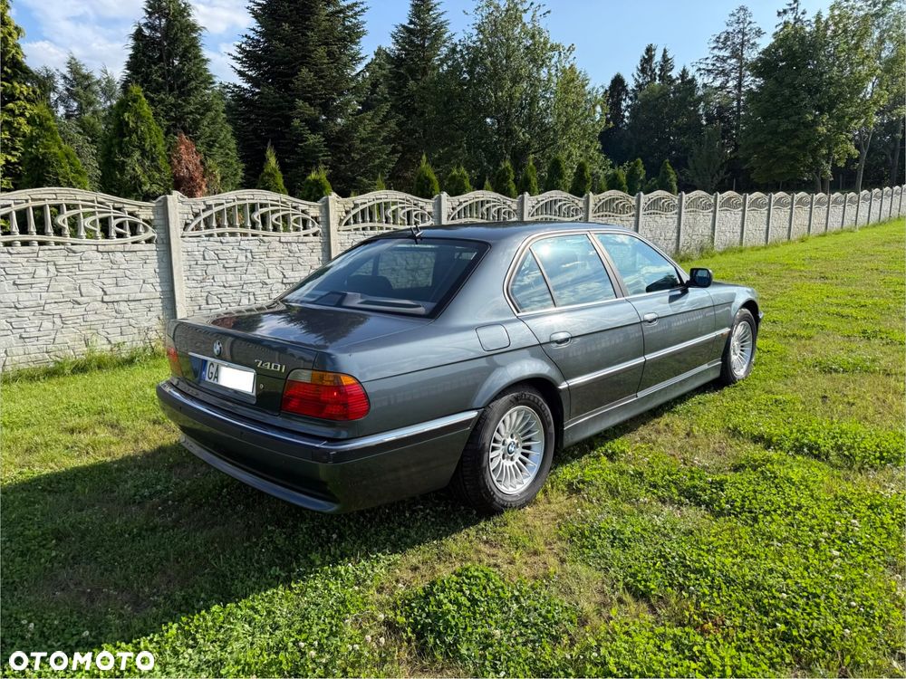 BMW Seria 7 740i - 3