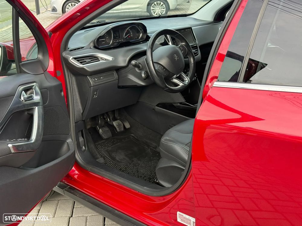 Peugeot 2008 1.2 PureTech Allure - 11