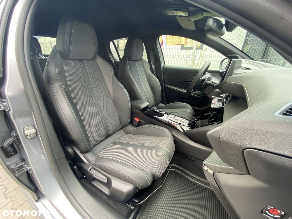 Peugeot 208 - 11