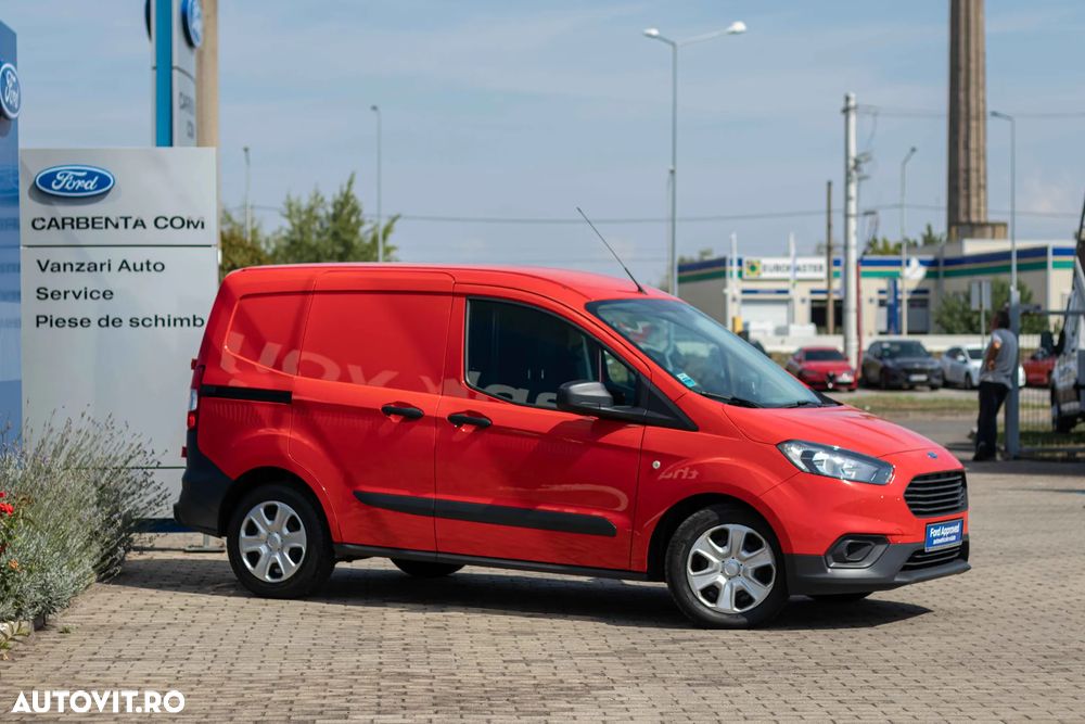 Ford Transit Courier Van - 10