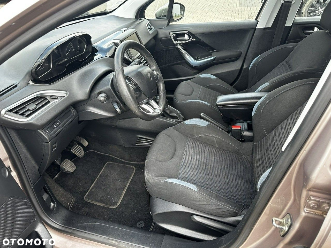 Peugeot 208 - 21