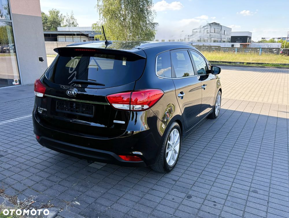Kia Carens - 5