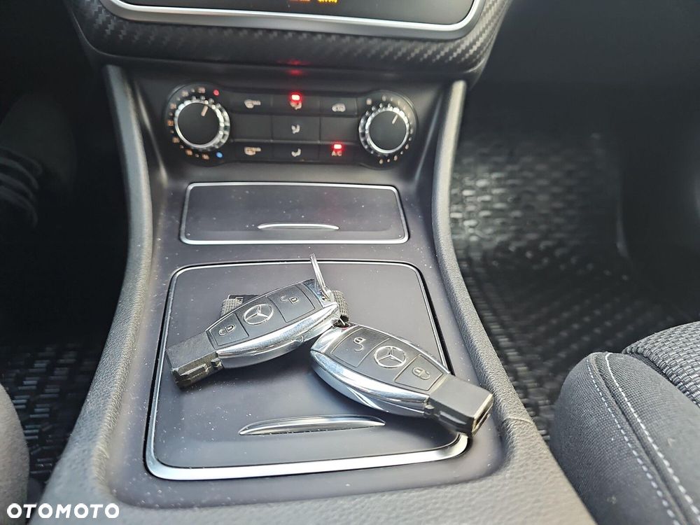 Mercedes-Benz GLA - 23