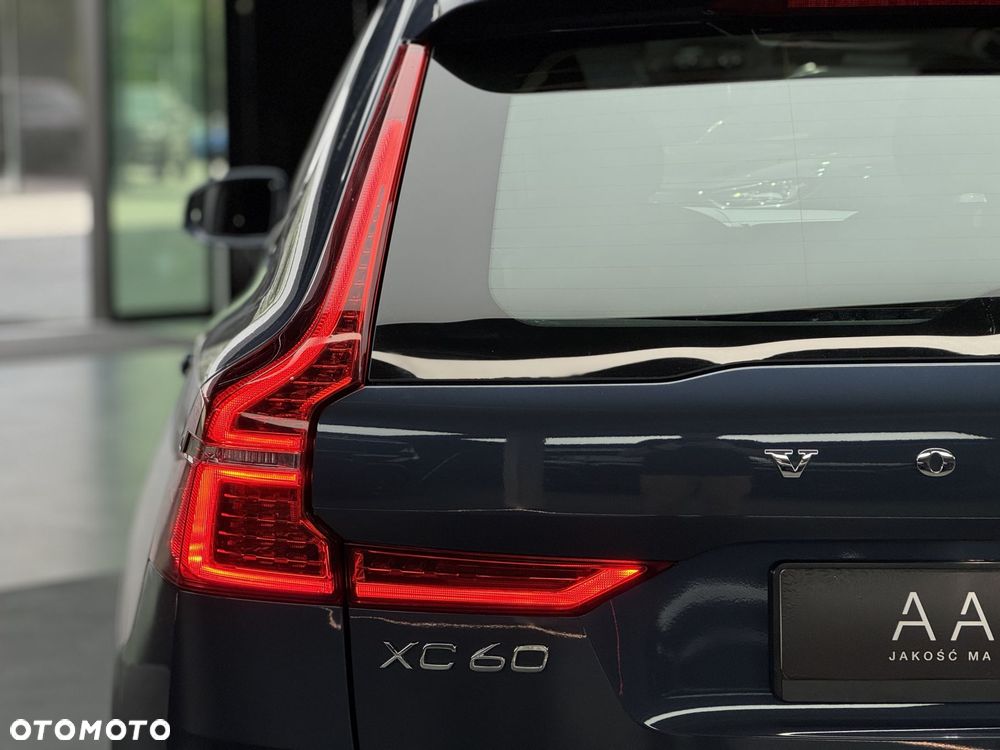 Volvo XC 60 B5 B AWD Momentum Pro - 39
