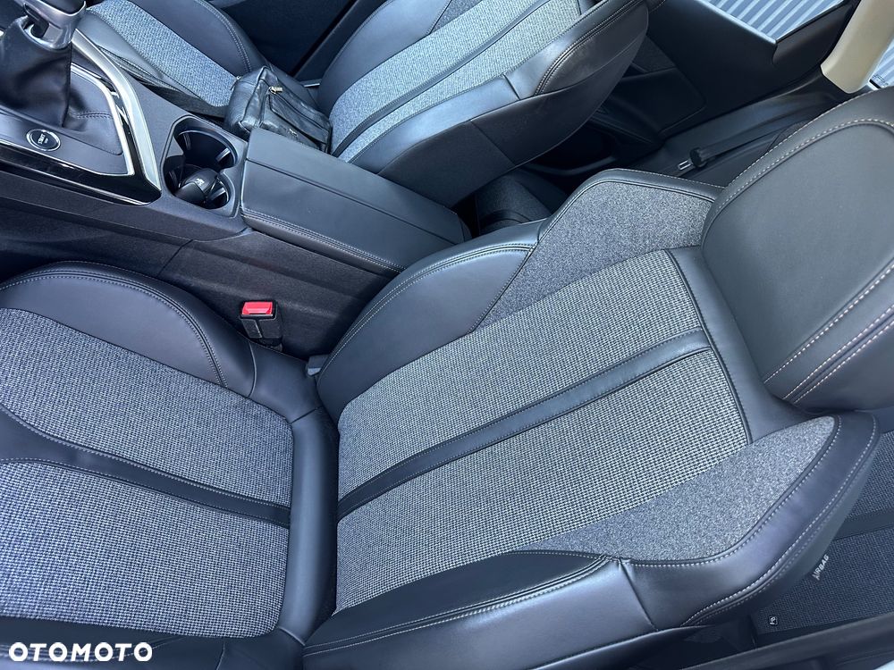 Peugeot 3008 PureTech 130 Stop & Start GPF Allure Business-Paket - 32