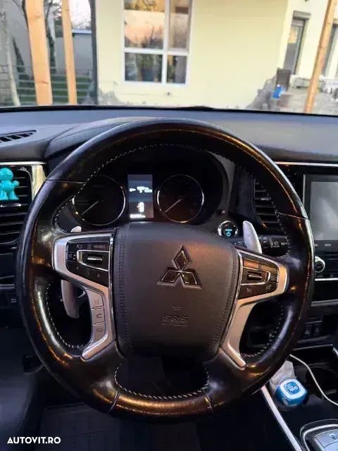 Mitsubishi Outlander 2.0L AS&G CVT Intense+ - 12