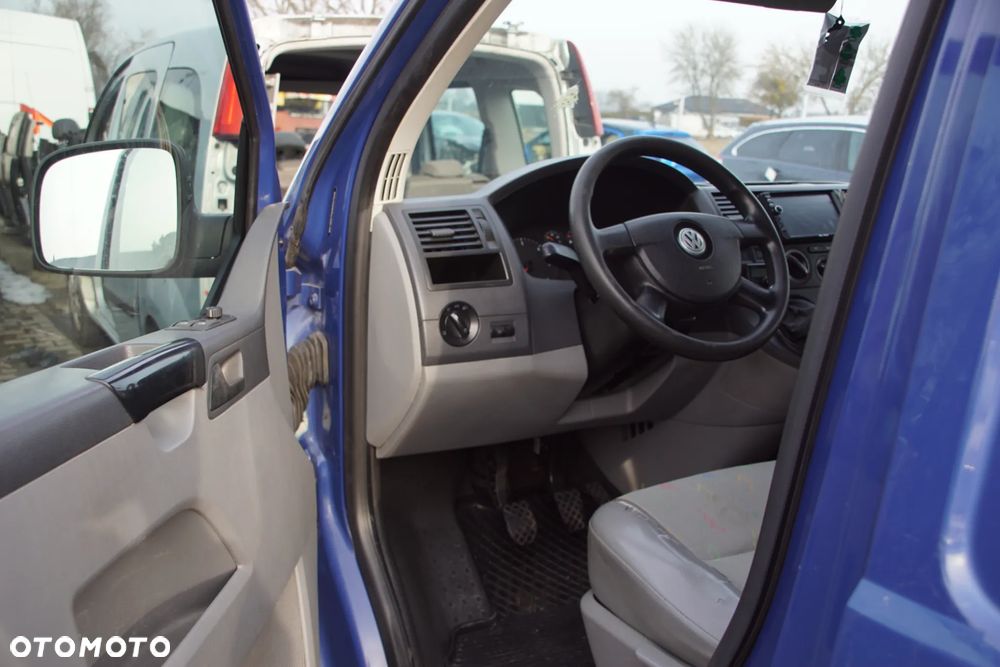 Auto na części - Volkswagen Transporter T5 2.5 TDI 130 KM BNZ KPE LL5M 2008R Silnik Skrzynia Drzwi Maska Klapa Błotnik Zderzak Lampa Szyba Klamka Lusterko Deska Kokpit Sterownik Moduł Czujnik Licznik Wyświetlacz Panel Kierownica - 9