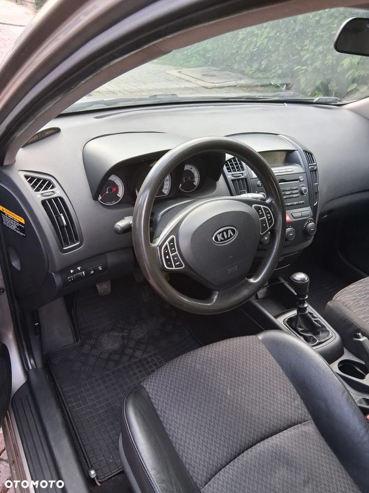Kia Ceed 1.6 Crdi Comfort + - 4