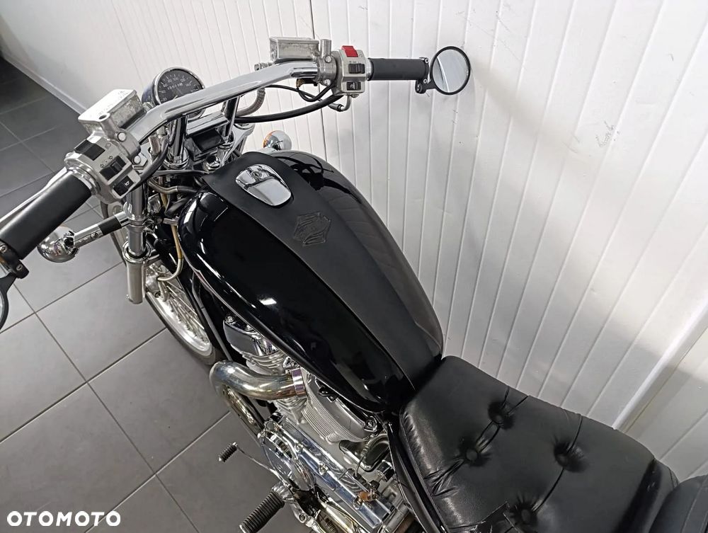 Suzuki Intruder - 11