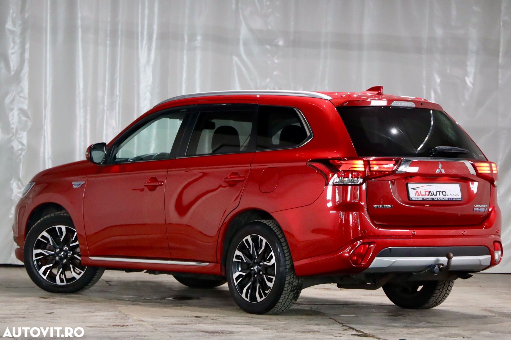 Mitsubishi Outlander 2.0 4WD Plug-In Hybrid - 4