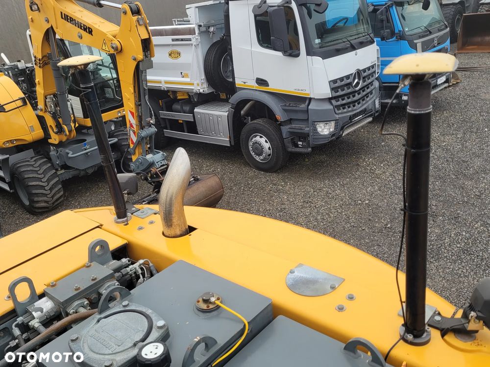 Liebherr A918 compact / ROTOTILT / system niwelacji GPS 3D / - 23