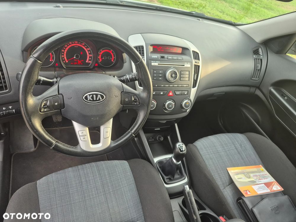 Kia Ceed - 21