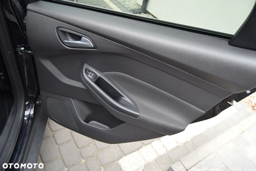 Ford Focus 1.0 EcoBoost Titanium - 18