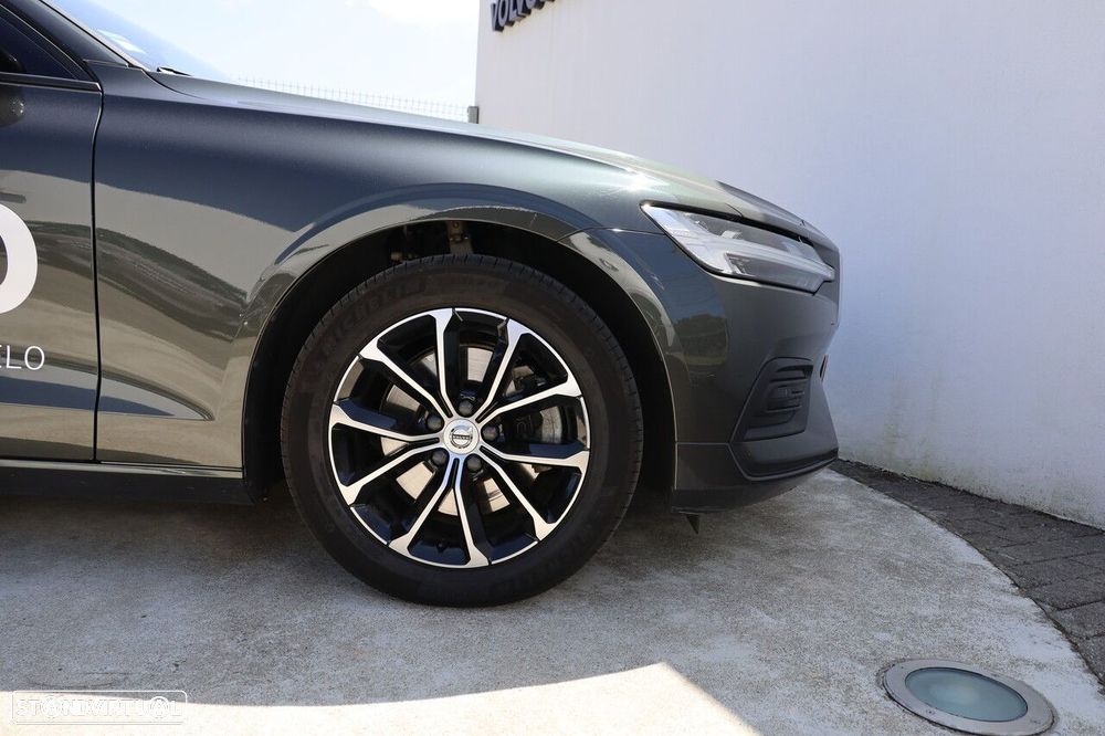 Volvo V60 2.0 B4 Momentum Geartronic - 4