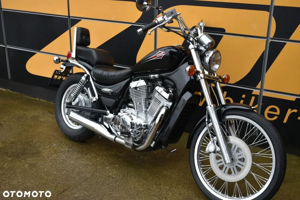 Suzuki Intruder - 2
